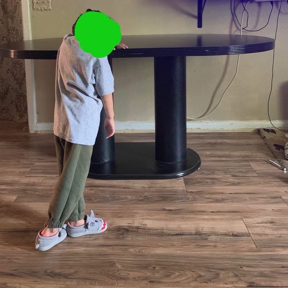 Kitchen table - Picture 2 of 2